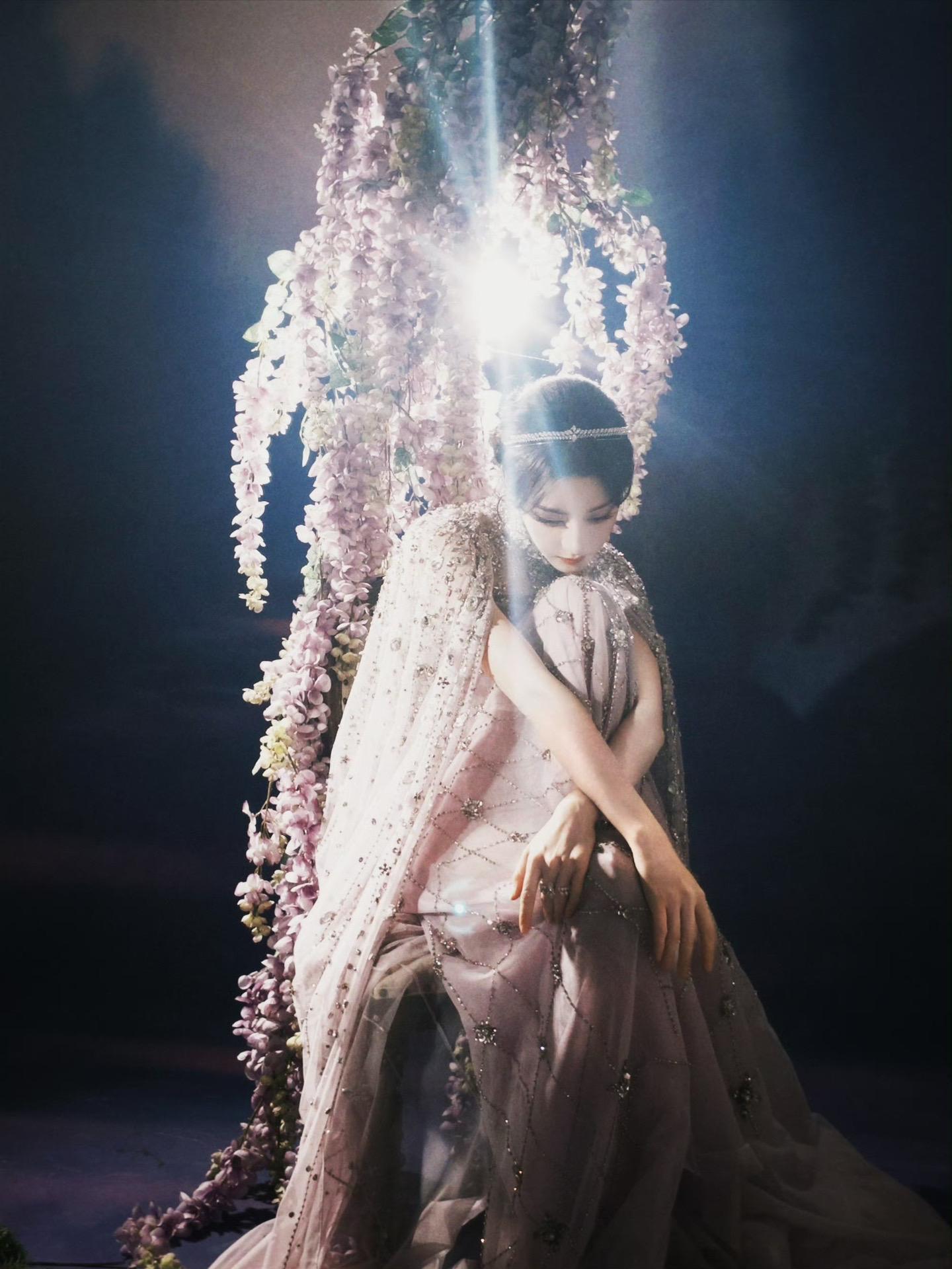 “神女降怜于世间”