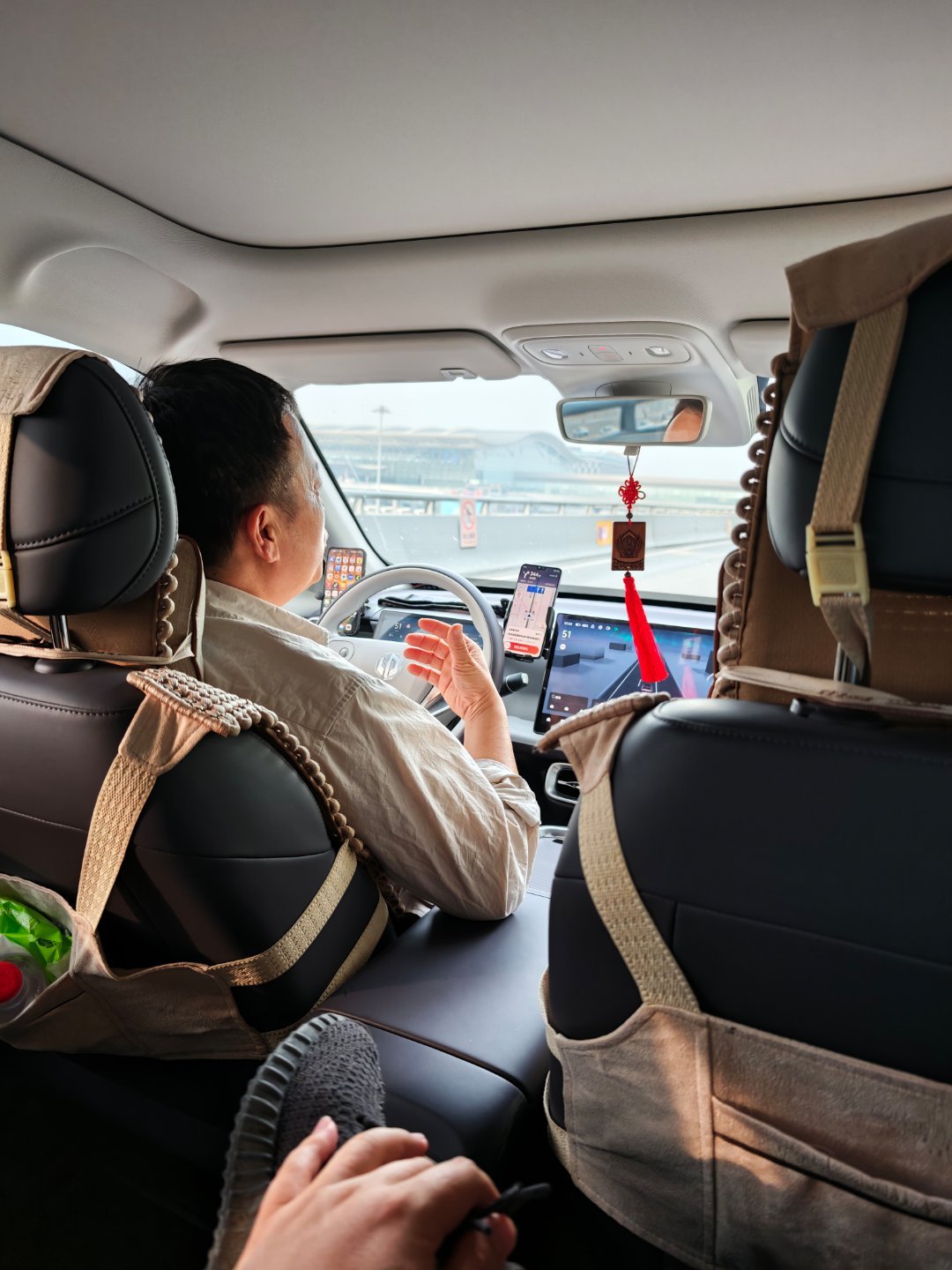 打了一辆零跑B10，大哥聊起这个品牌，眼里放光，他说从没见过质量和服务都如此好的