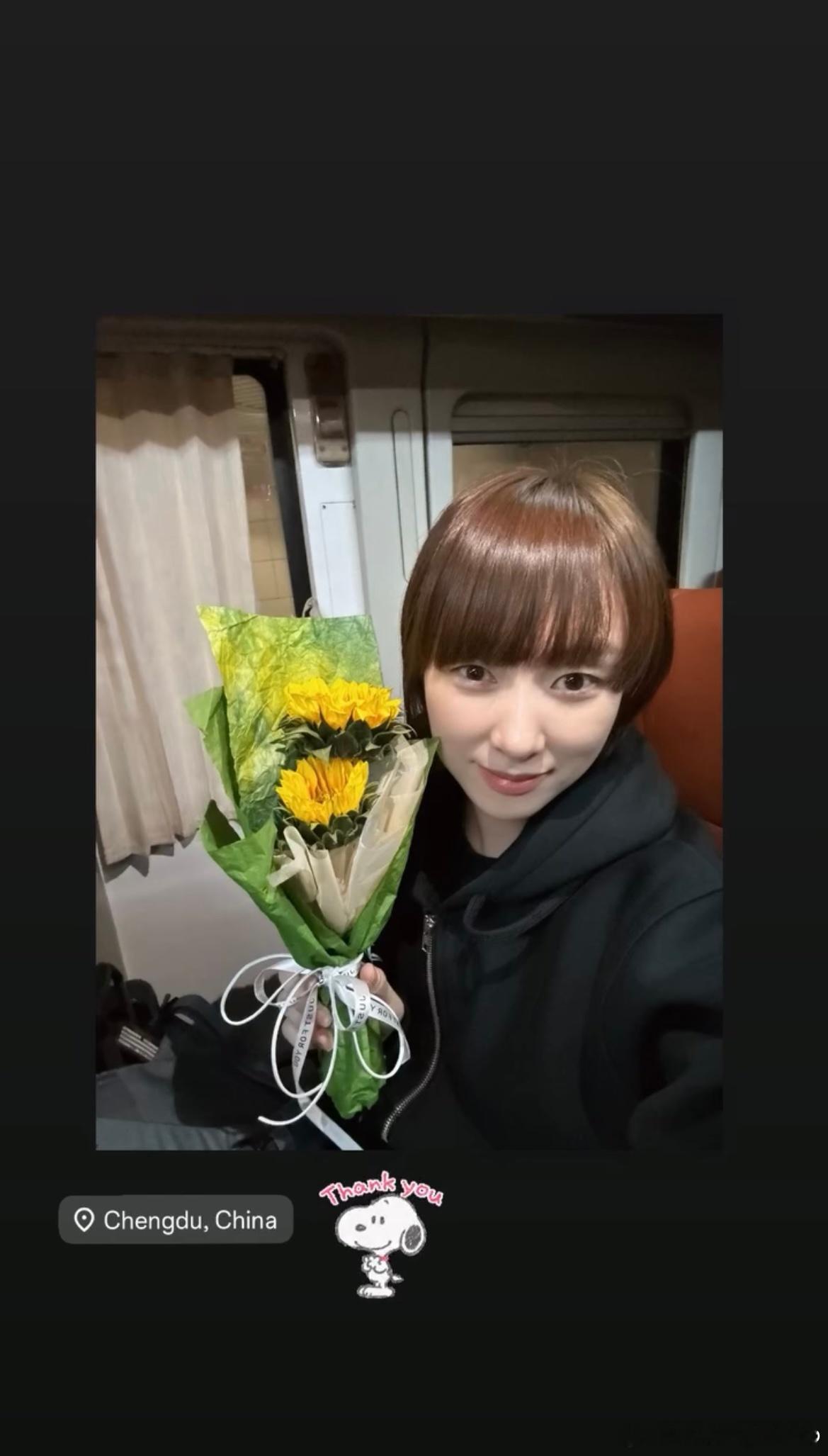 2025年成都混合团体世界杯 孝元姐姐也来了，晒了收到的花💐 