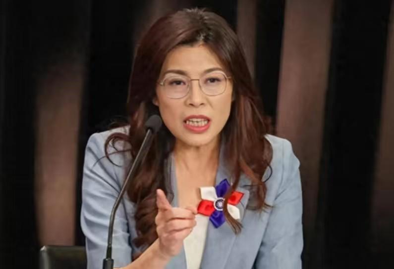 台湾深蓝民众这样形容，三个韩国瑜、十个卢秀燕、三十个候友谊，加起来抵不过一个郑丽