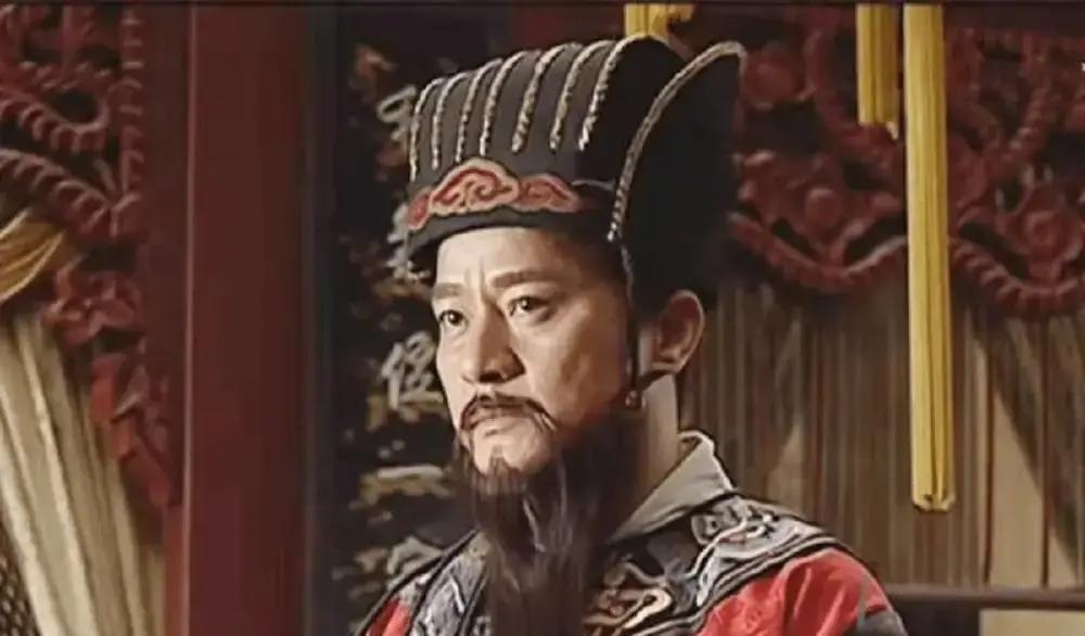 万历六年三月，北京到江陵三千里路，一支送葬队伍日均狂奔130多里，却藏着皇帝的眼