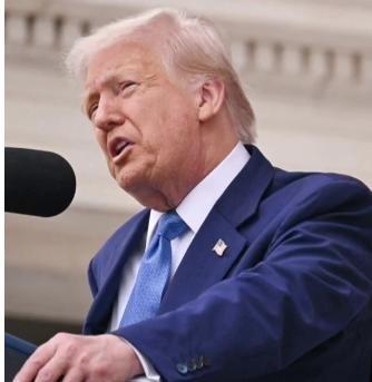 伊朗死扛美国，愣是没倒！很多人以为这证明了伊朗有多强。错了！这场冲突真正打穿的不