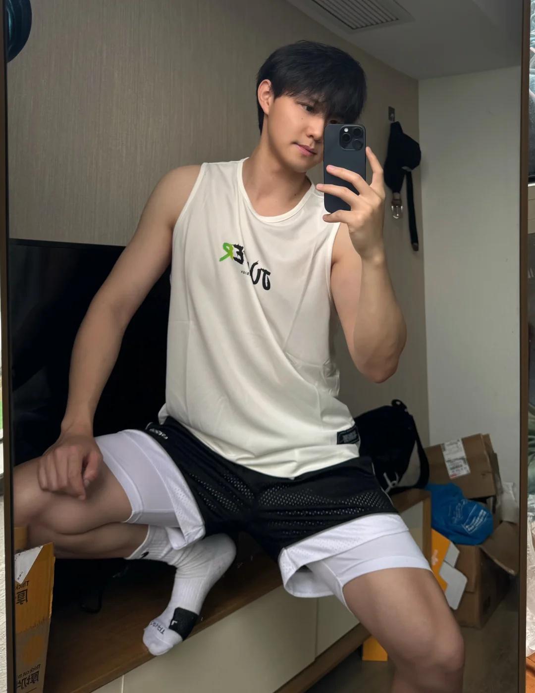 今日份自拍🤳
腿控 练腿 清爽干净的男孩子 阳光型运动男孩