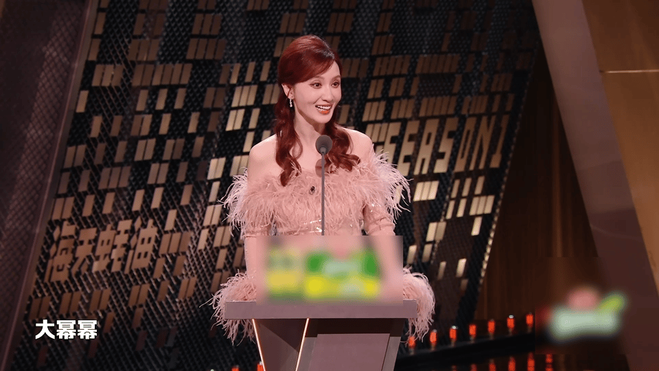 张萌紫藤花的紫是九重紫的紫主咖和Ta的朋友们 张萌说自己是紫藤花，因为演过《九重