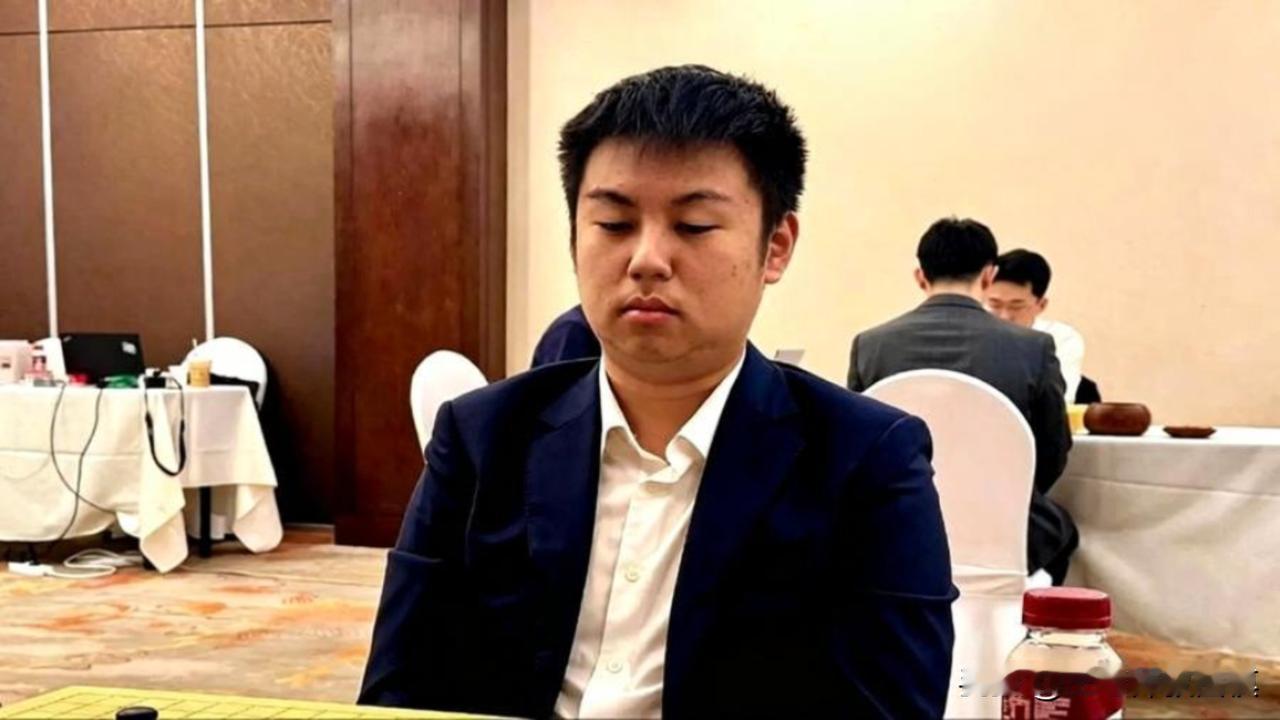 金禹丞98%胜率被翻，申真谞太狠了

第四届烂柯杯八强战，金禹丞执黑对申真谞，前