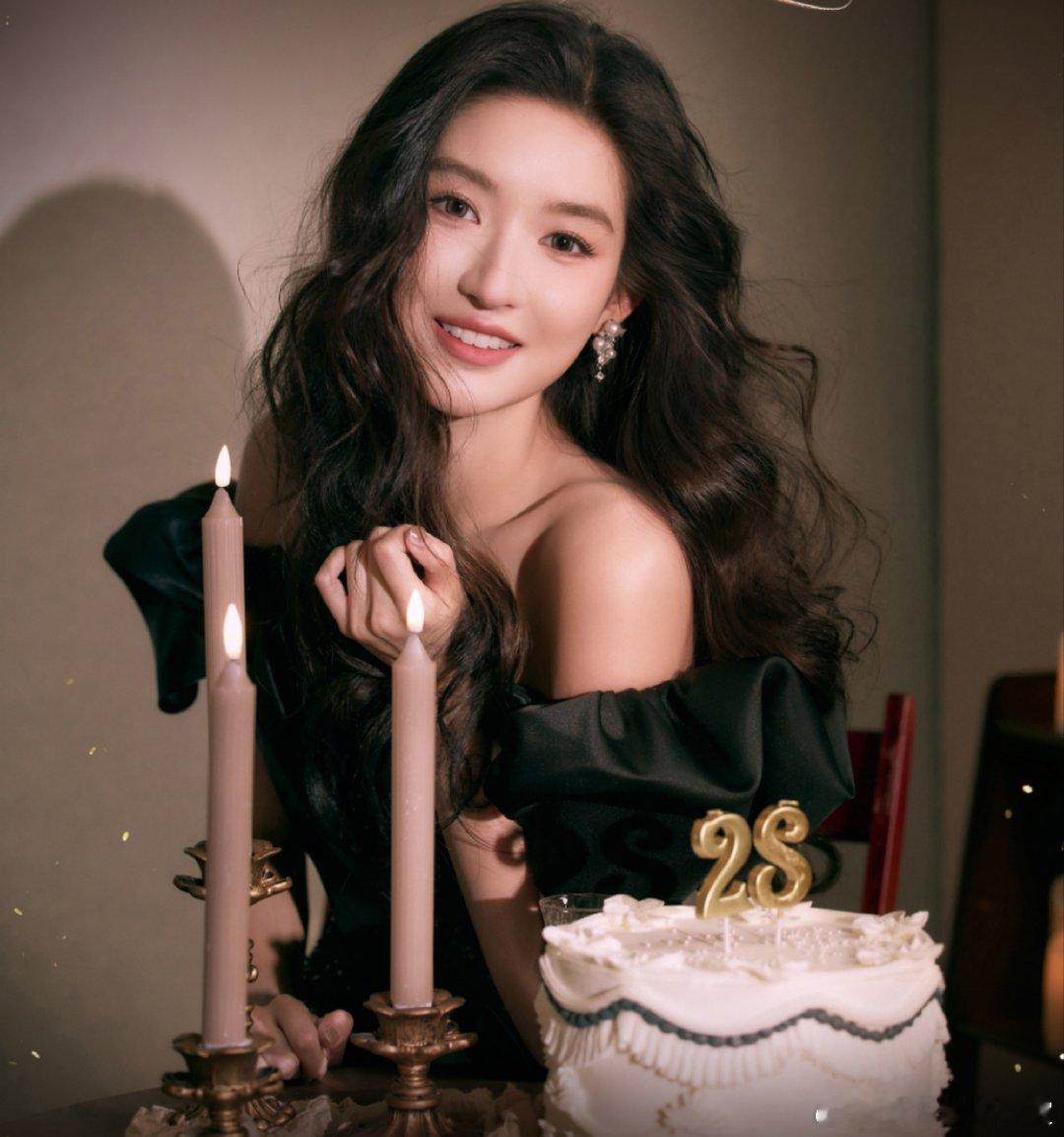 王玉雯28岁生日照王玉雯的 28 岁生日照也太有氛围感了。千金范十足，举手投足间