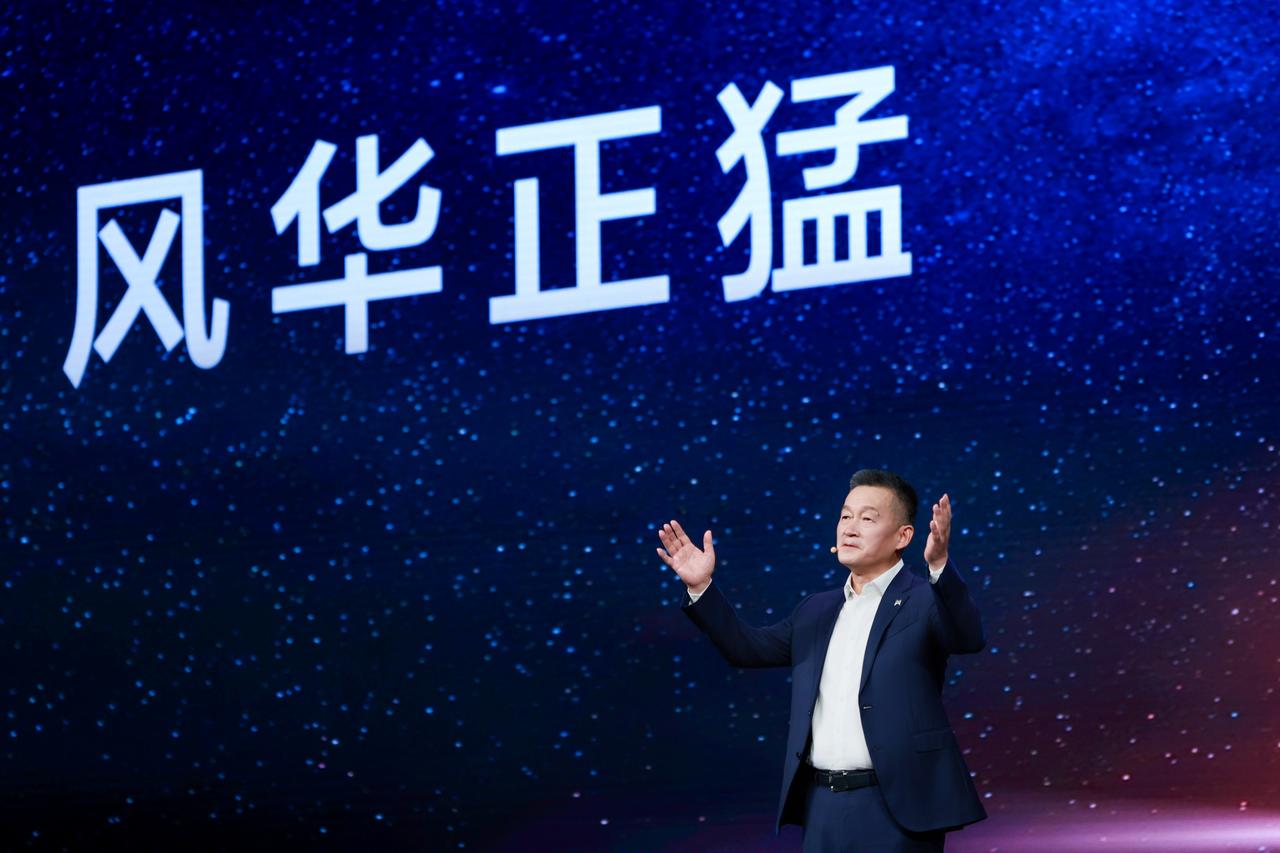 猛士M817终于开启预售了，起步价32.99万，顶配Max版35.99万，现在下