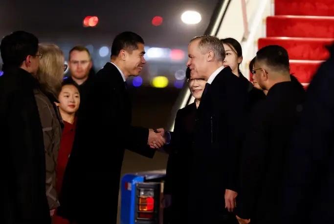 加拿大总理抵达北京的第一天，就迎来好消息，

据加拿大外长阿南德表示：在卡尼来之