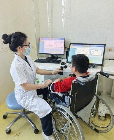 ​​在广东惠州，有一方温暖的天地：悉心的照护消融了孤残儿童成长路上的阴霾，专业的