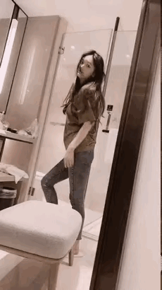 不就上个厕所吗？怎么这么嘚瑟啊！
老婆上厕所那个嘚瑟劲啊！真的没得说哦，瞧瞧这个