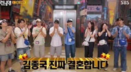 在录制《Running Man》开场前，金钟国分别把成员们叫到身边，悄悄告诉他们