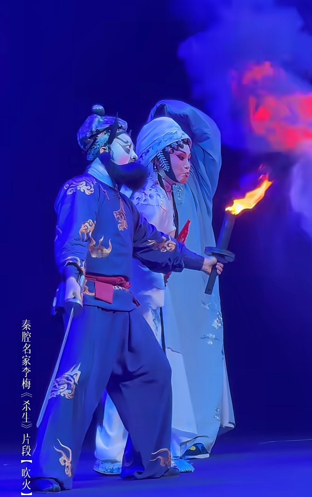 李梅在秦腔剧《再续红梅缘》里的表现堪称一绝。在《鬼怨》一折的“慢卧鱼”动作中，她