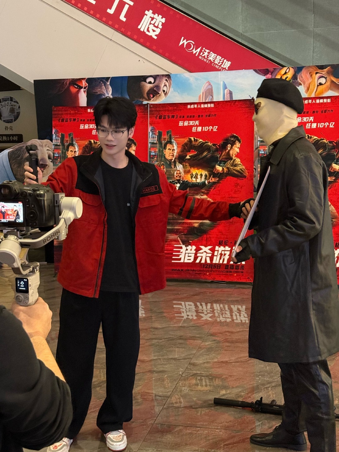 33Svan看电影被抓vlog33Svan休息日vlog上线！包场抢先刷《猎杀游