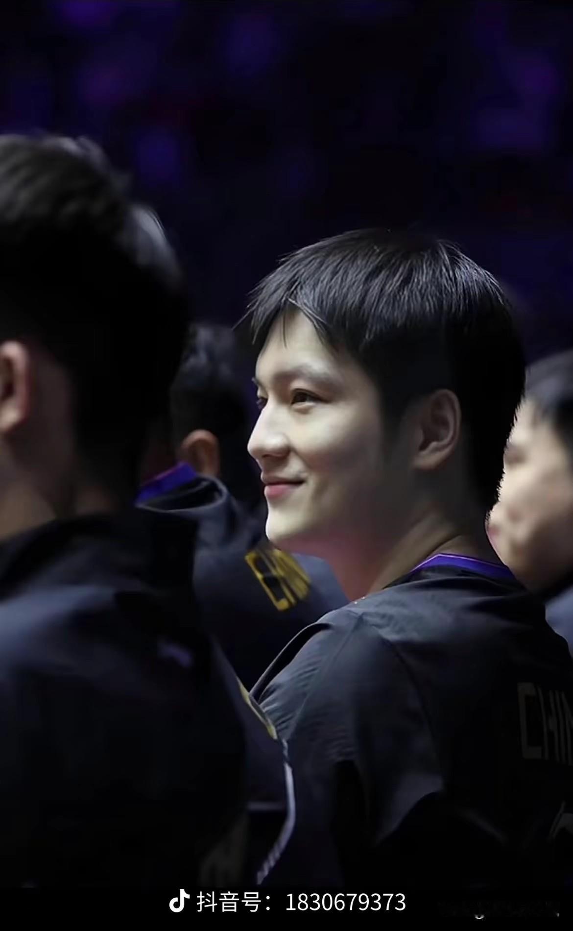 樊振东2：3温瑞博，输了就是输了，喜欢他的人也没必要用托举后辈、鼓励后辈的说词来