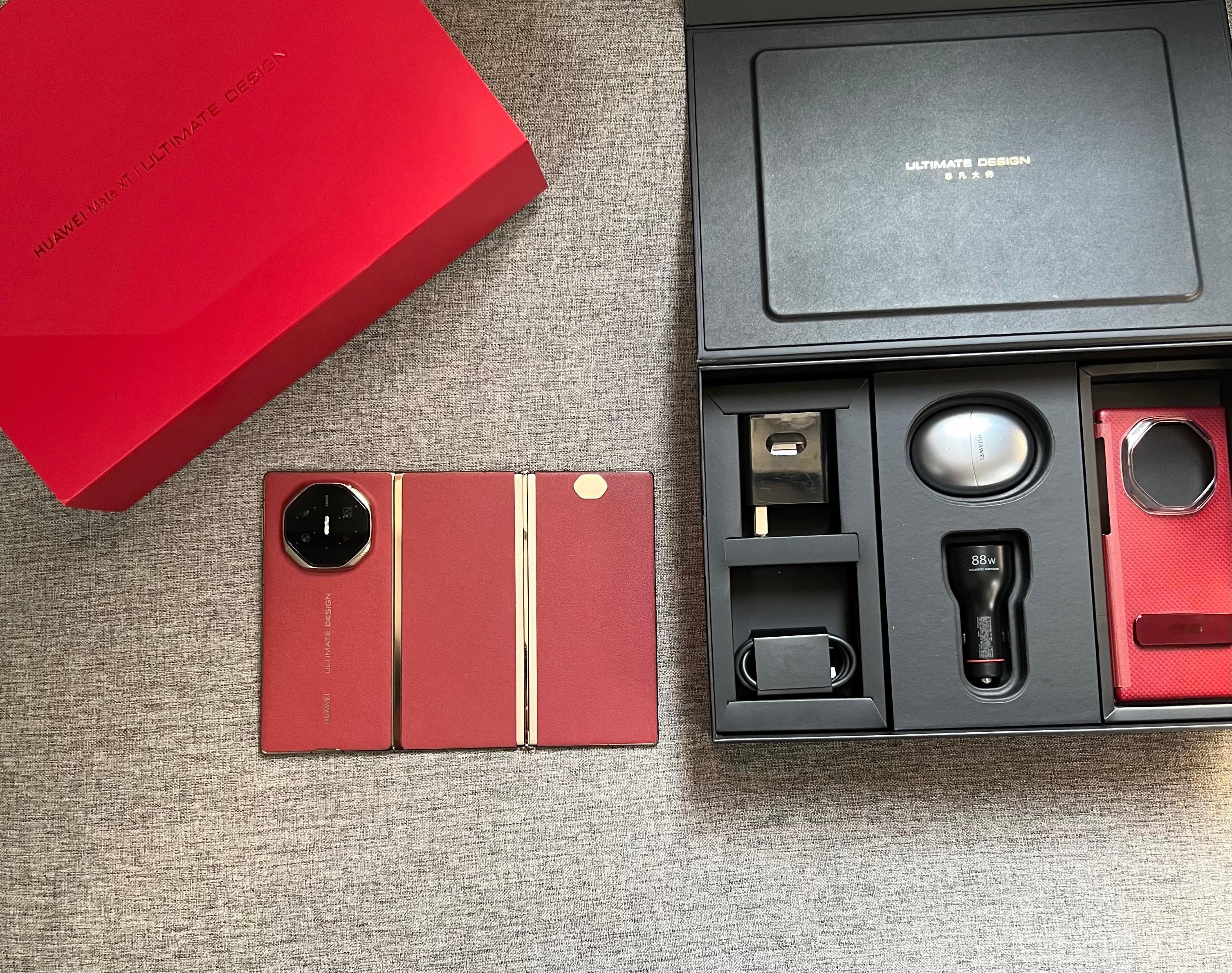 华为Mate XT 非凡大师 16+1TB 瑞红，屏幕完美，外壳小划痕磕碰，电池