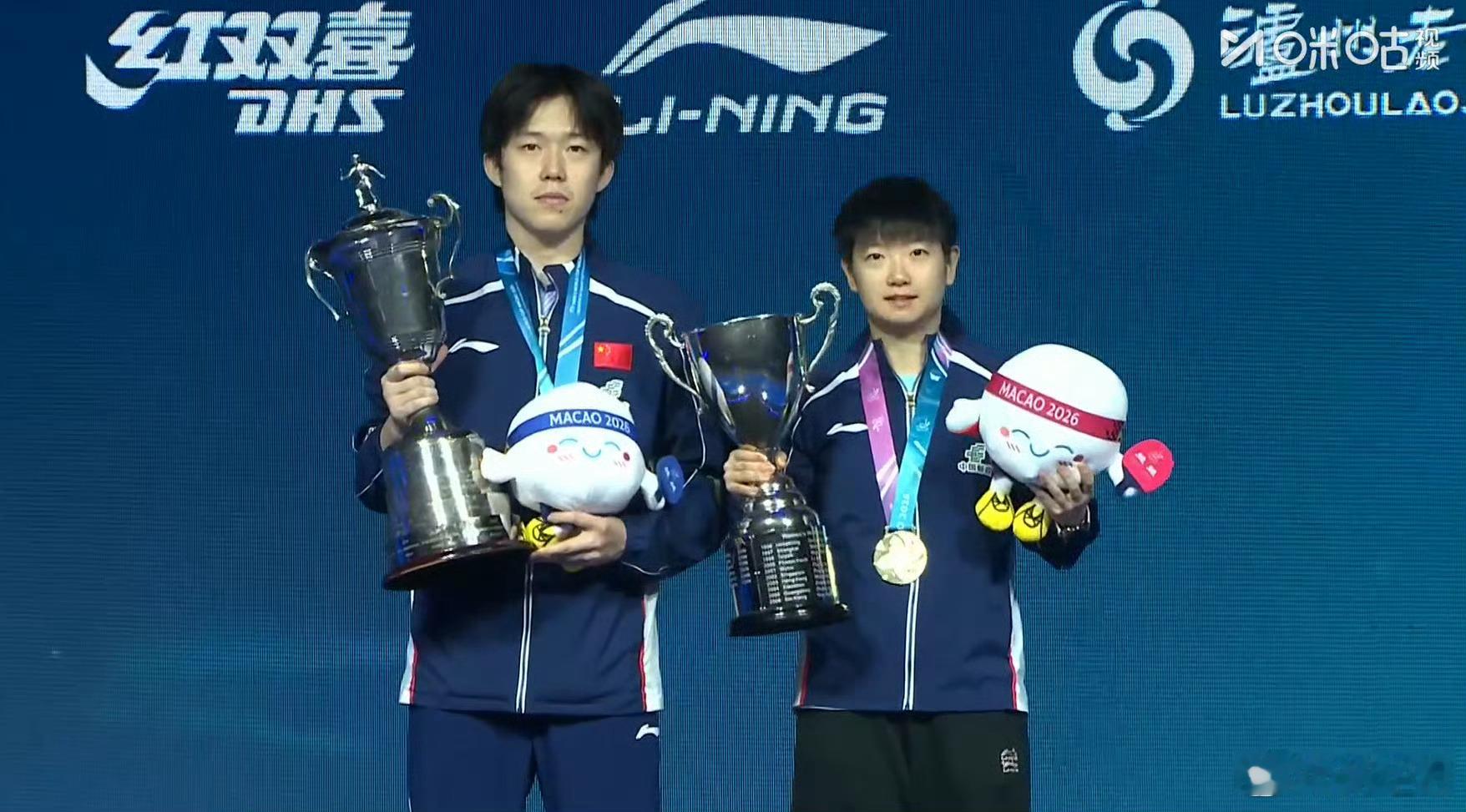 世界杯颁奖仪式🏆莎头分别夺冠 顶峰相见！🥇 