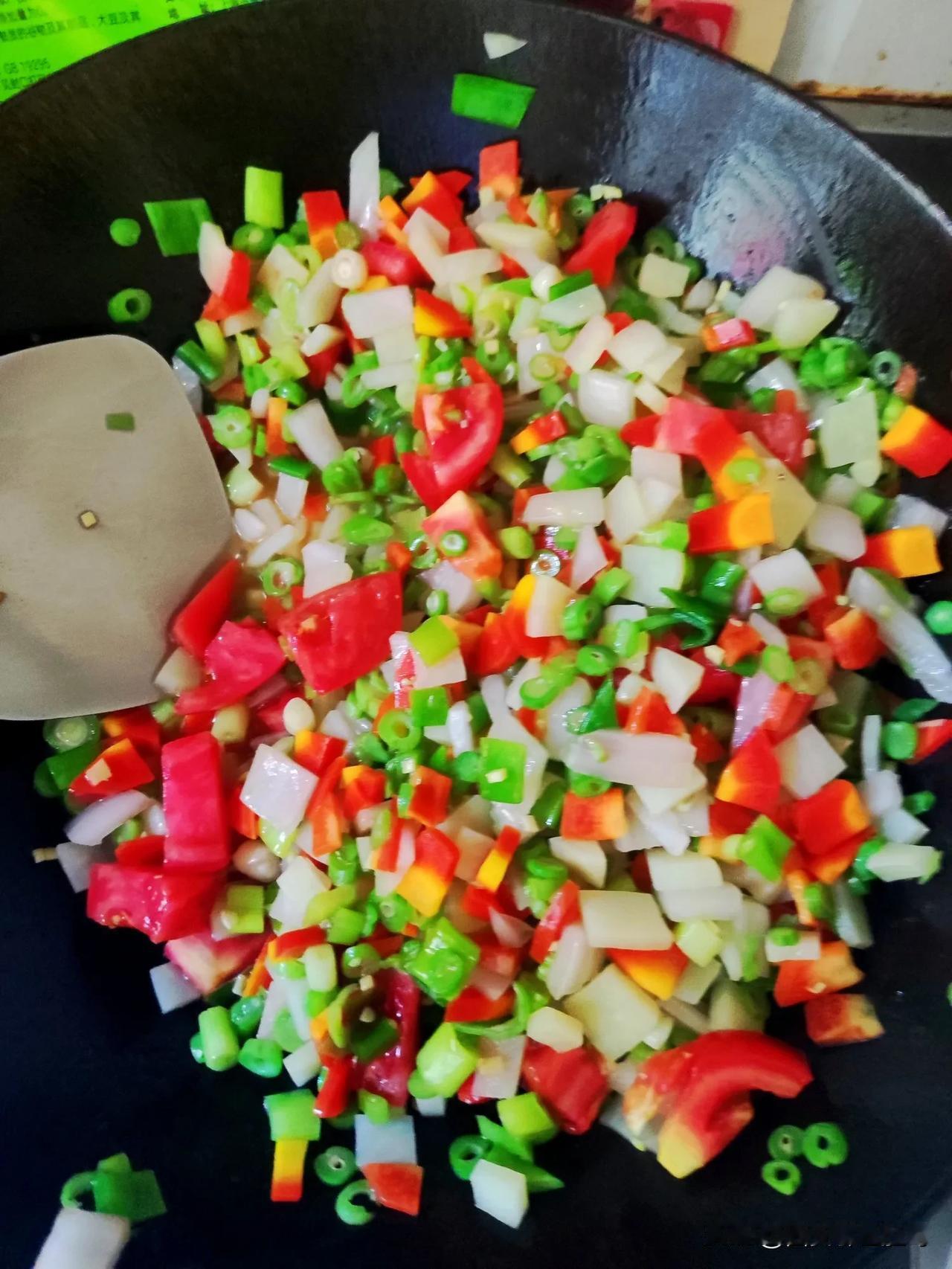 周末要给家人做一顿家常臊子面，再加上浆水菜菜盒子！把户县人家家都有的臊子盆拿出来