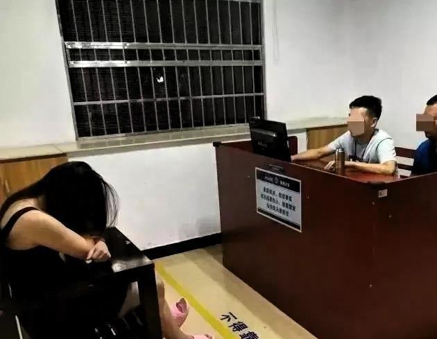 男子进养生馆，10分钟就出来了，老板娘当场被抓，俩人乖乖签字，被拘3天。
可拘满