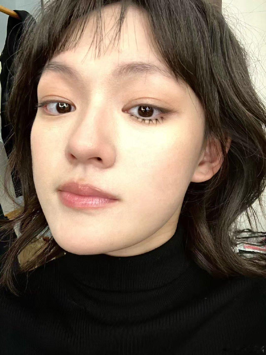 文淇内衣外穿文淇下睫毛 好有个性的文淇 