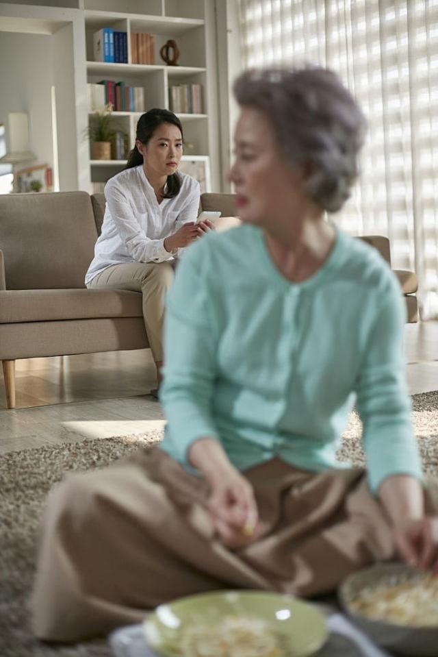 震惊！丈夫背叛家庭十年，老婆发现秘密后竟选择原谅还是复仇？真相令人心碎！

李阿