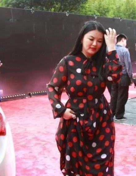 某湘可算踩到大雷了！
平日里高调炫富！
直接把自己作进麻烦里！


把奢靡日子挂