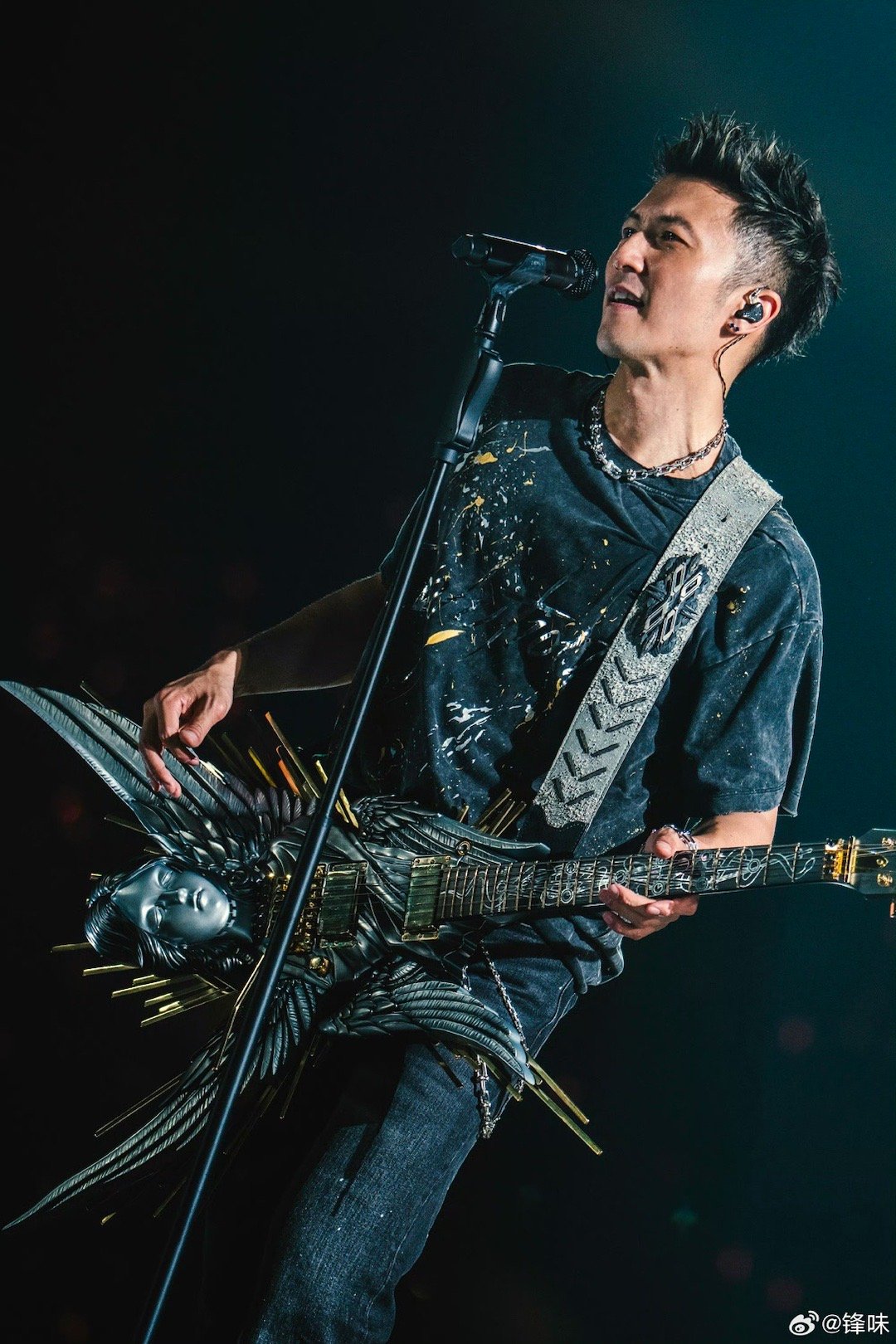 谢霆锋鸟巢演唱会官宣 谢霆锋北京演唱会定了！5月30、31日鸟巢开唱，时隔23年