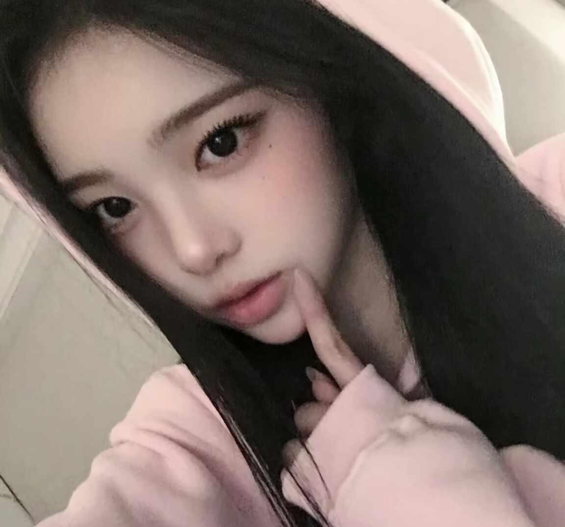 求此女全部知识！
hearts2hearts ian 郑伊安 h2h
今天刚刚刷