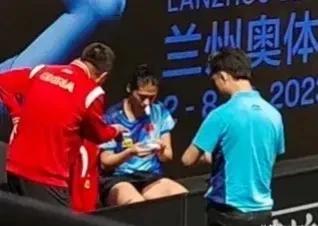 难怪莎莎打徐孝元打得如此艰难，林高远疲惫不堪，原来是高原反应严重。陈熠比赛中流鼻