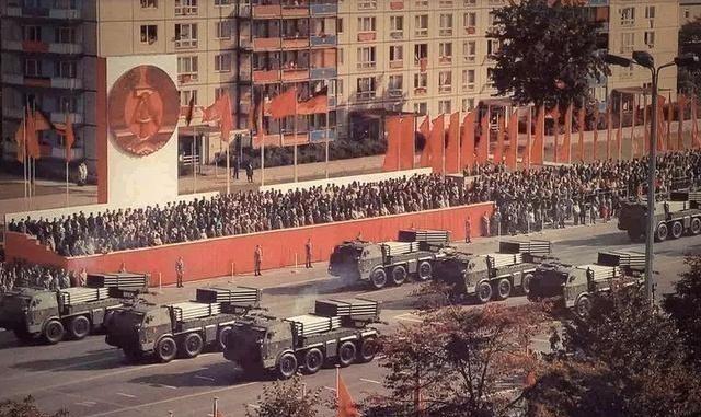 1985年，科舍列夫叛逃 美国 后在一处别墅内准备上厕所，这时门后潜藏多时的杀手