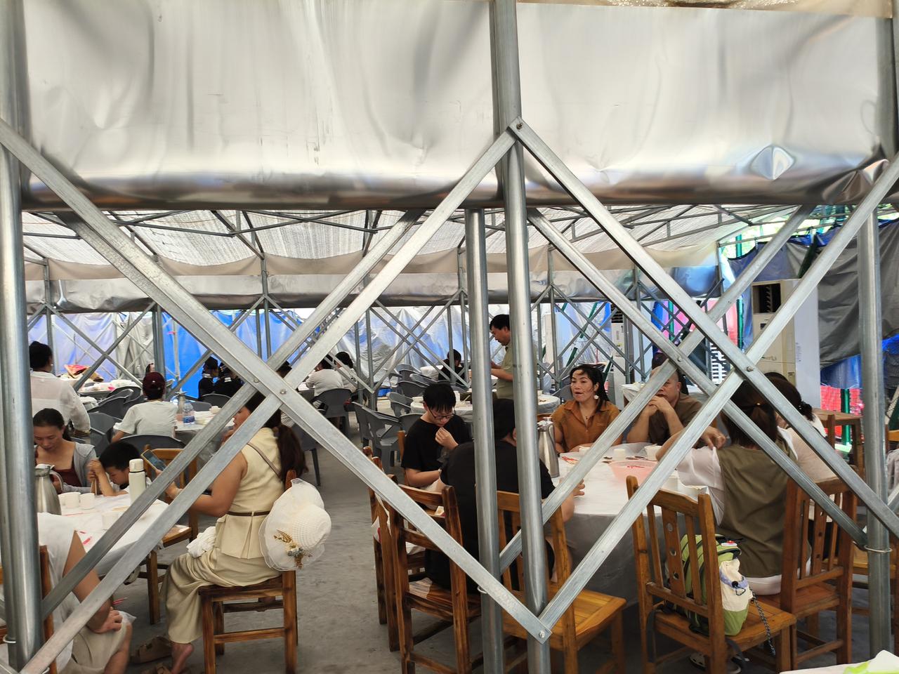 桂林发大山深处（兴坪古镇）这家农家乐，生意爆满，竹筒鸡很不错[赞]