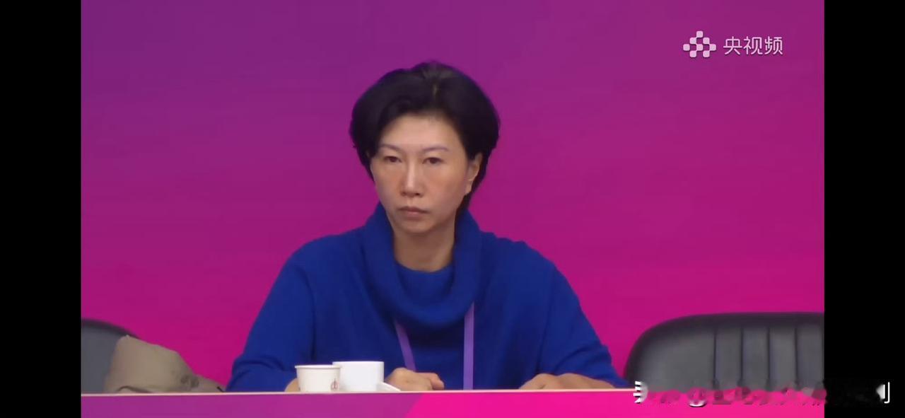 李珊：“树挪死，人挪活。”一个好的俱乐部，应该去培养人、托举人，让运动员“绽放”