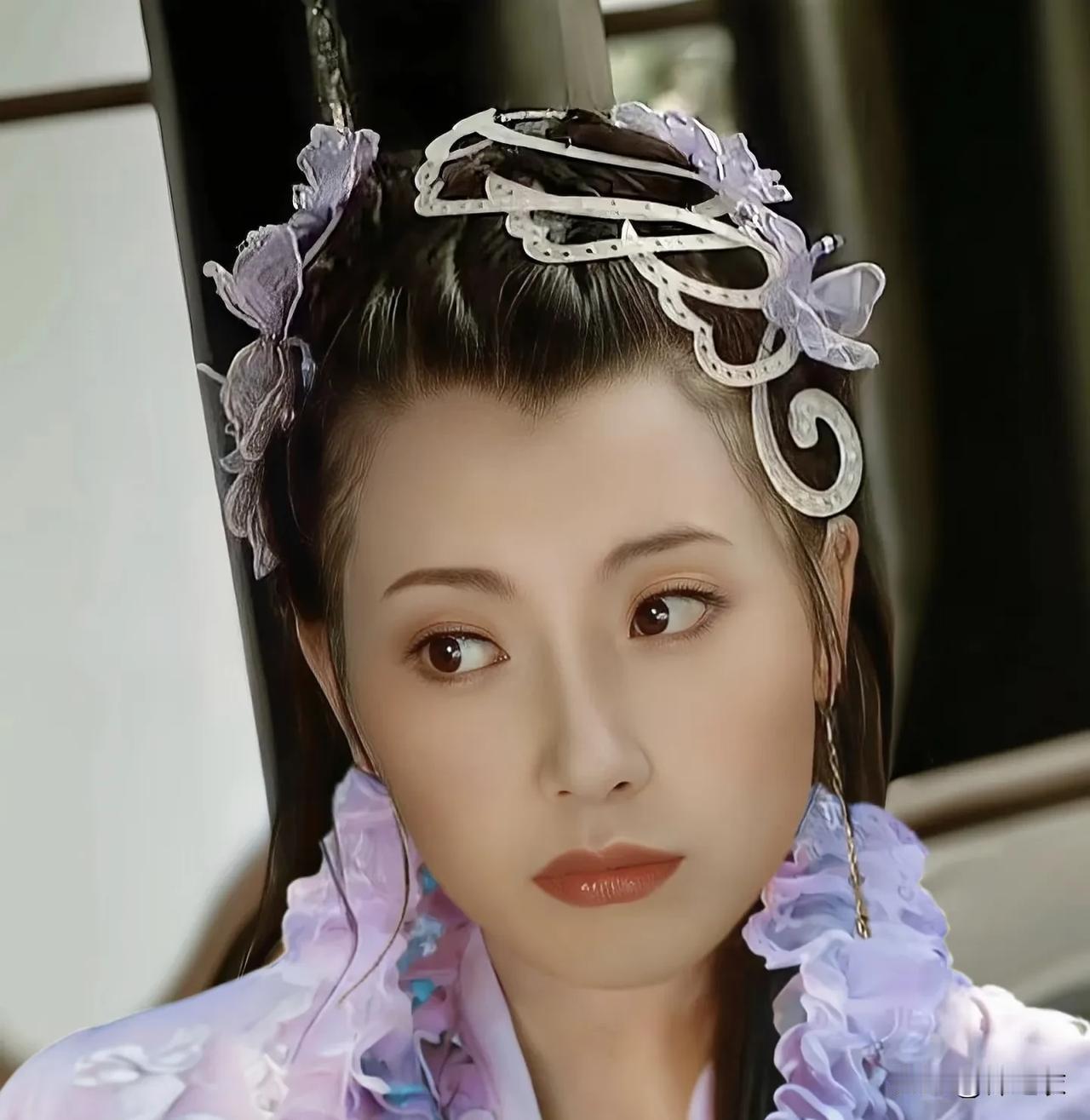 虽然很多人不喜欢朱七七，但我就挺喜欢朱七七，虽然她前期吵闹，可是我觉得正常。
