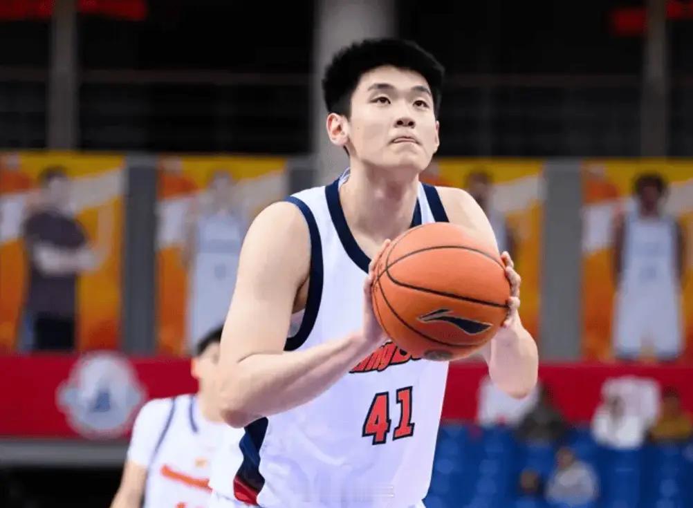 王洪泽打出生涯之夜，在30分钟内8投7中轰下22分8篮板4助攻1抢断2封盖，用稍