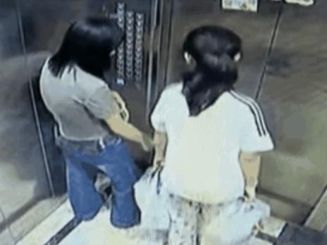 离谱到家！安徽女子带女儿故意按满31层电梯，业主怒而曝光
 
见过孩子调皮乱按电