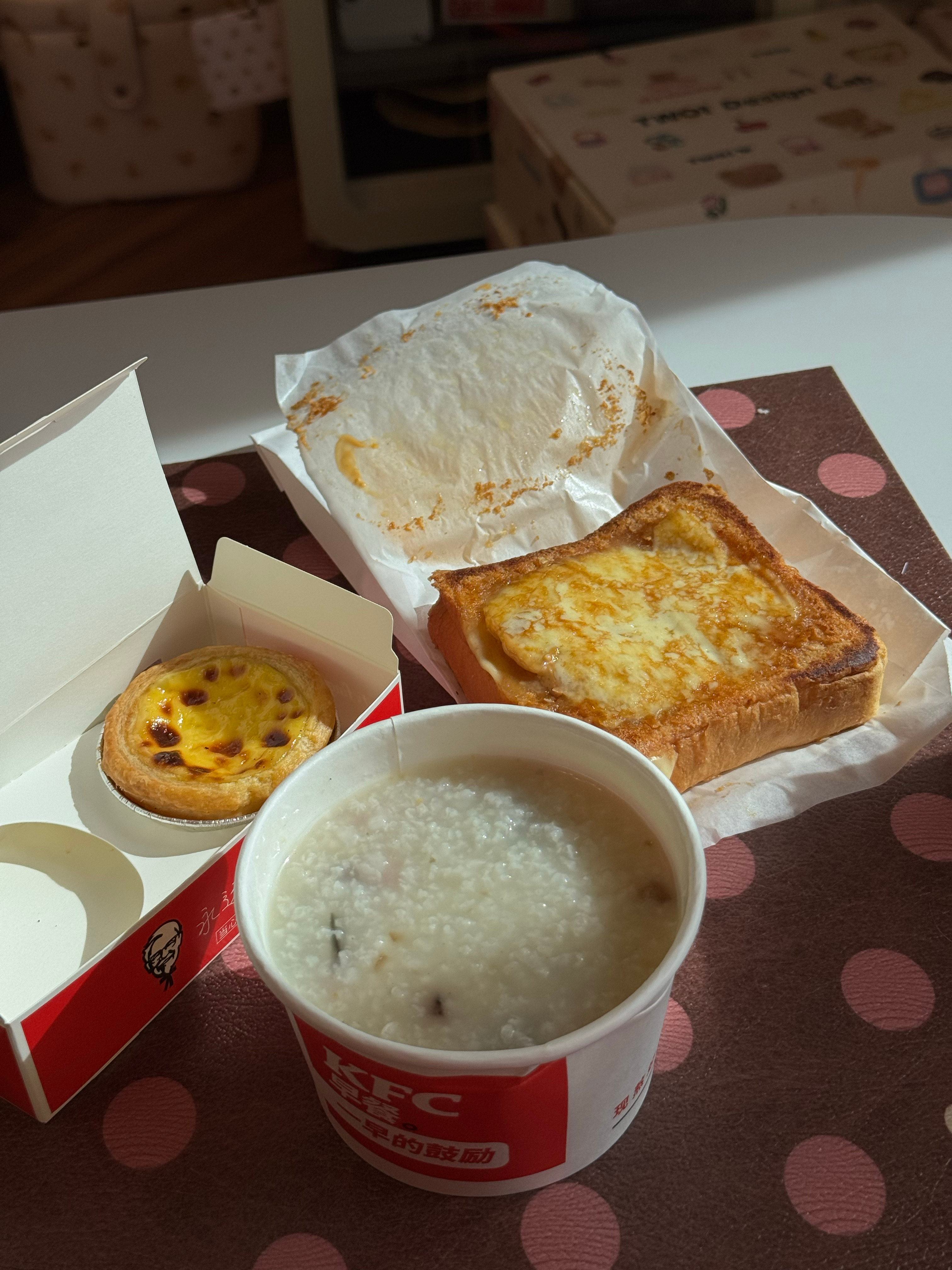 🍊🐟-终于吃完了巴威红糖馒头 吃上了kfc早餐(这个吐司太好吃了!!! ​​