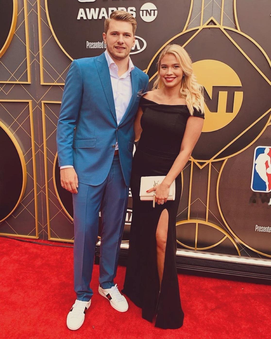 东契奇二胎得女恭喜卢卡和他的妻子喜得二胎💜💛🚨卢卡将缺席湖人队的比赛，因为