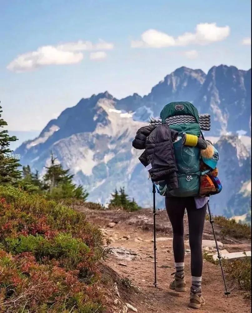 老公经常周末和几个人组徒步爬山，有时是三个男的和两女的，主要经常去的里面，有几个