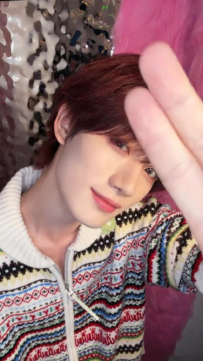 丁程鑫超级大帅哥tag丁程鑫跳了抖肩舞 丁程鑫超级大帅哥tag，丁程鑫跳了抖肩舞