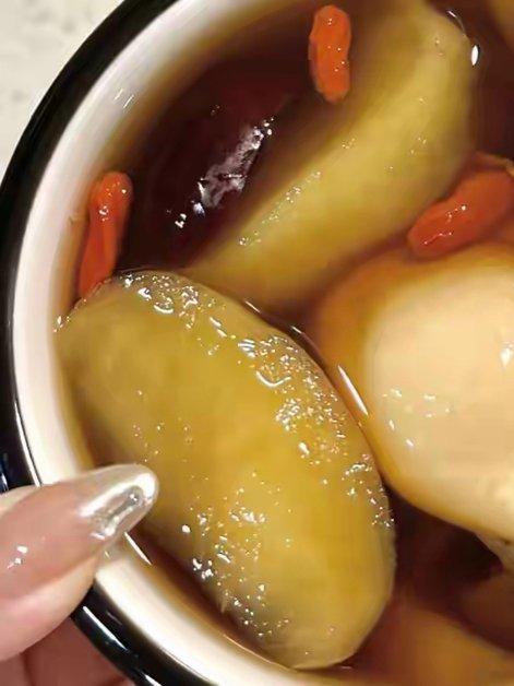 坚持喝苹果荷包蛋汤半年，60岁妈妈体检获医生连连夸赞
 
60岁的妈妈坚持喝自制