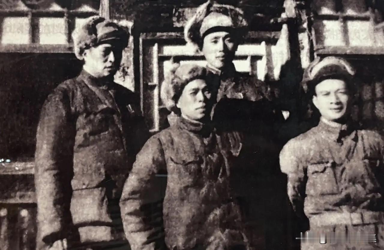1948年12月，参加新保安阻击战的华北军区第4纵队12旅领导人，左起旅长曾保堂