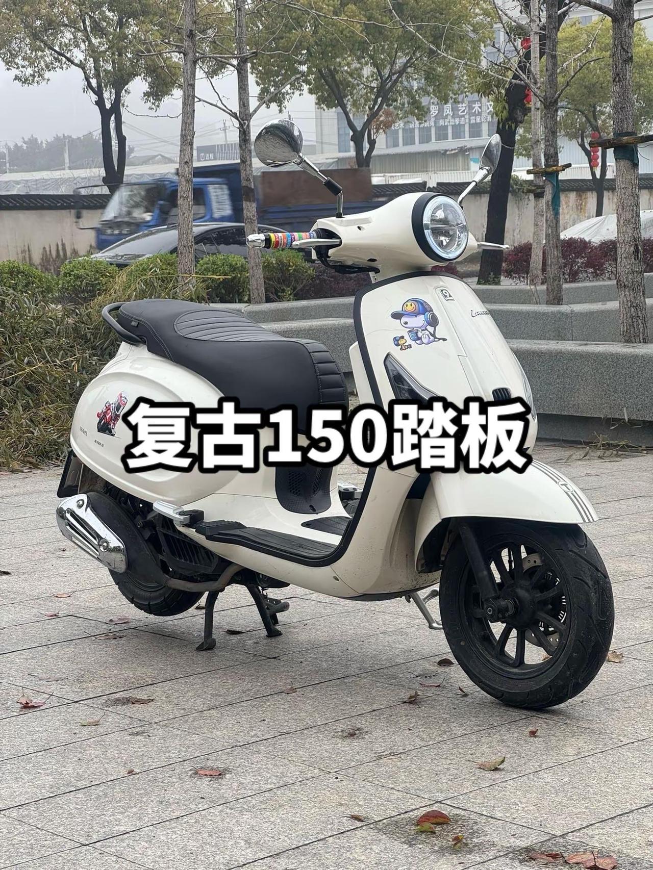 布雷斯通复古150踏板摩托车 水冷150排量前后abs 22年的车子安全行驶90