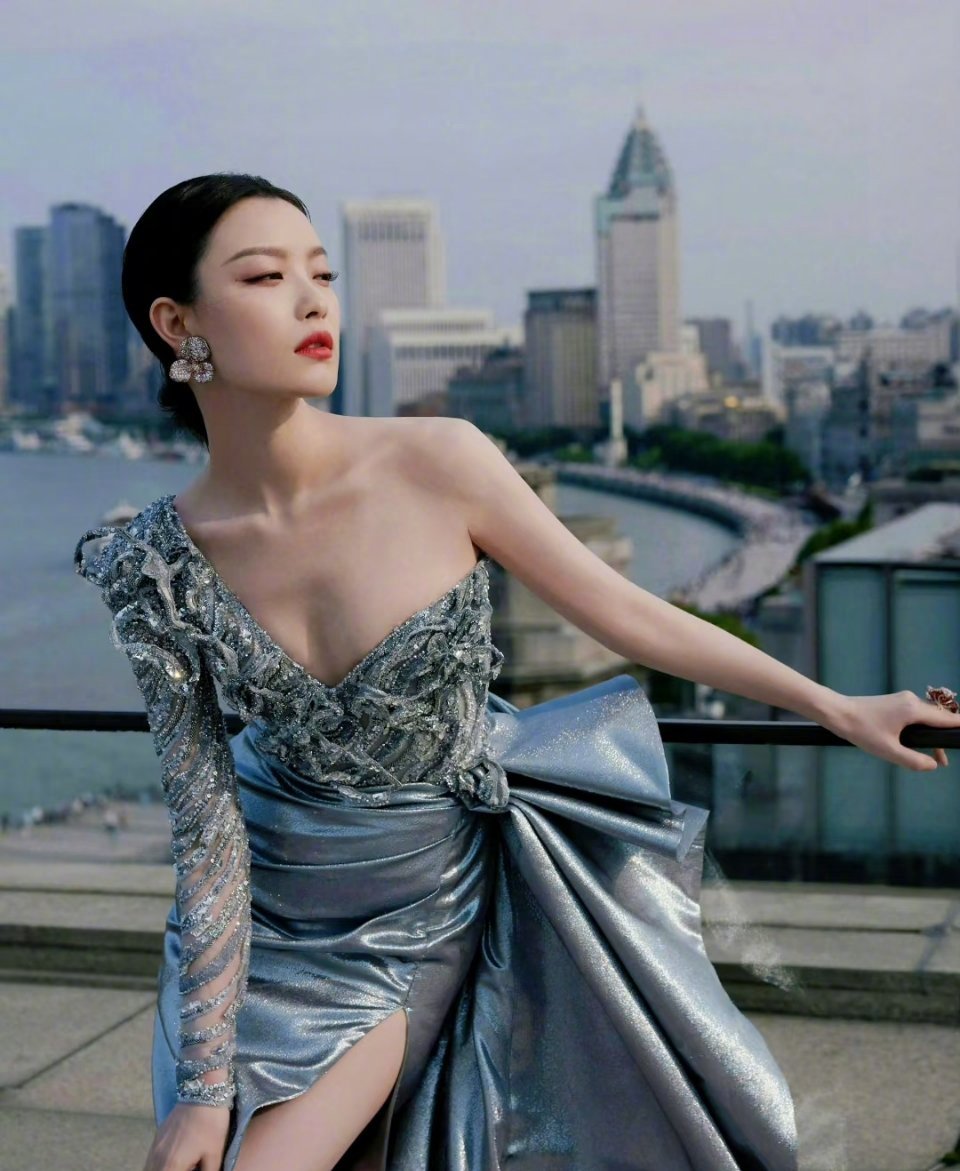 古二爆料的录音中，王家卫秦雯称倪妮为倪小姐，有网友称倪妮背景不简单。今天倪妮名誉