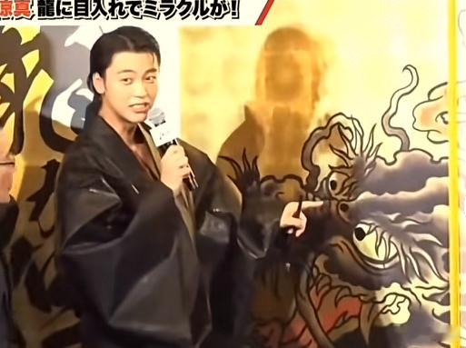 小日子的“画龙点睛”，估计爸妈小时候都是奶奶生的[裂开][允悲][允悲] ​​​