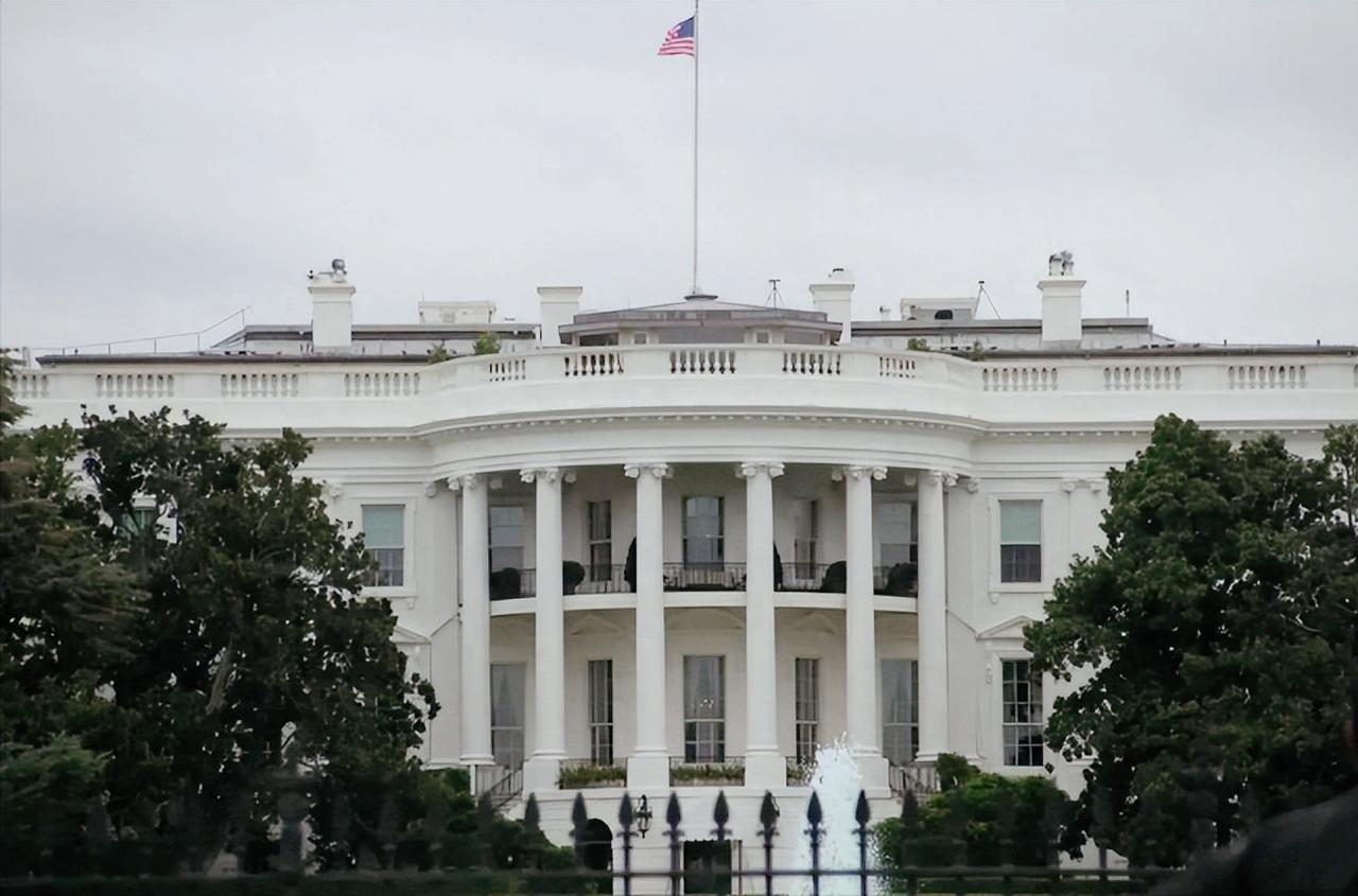 1750亿关税退款悬了！美国最近彻底陷入关税风波的乱局里，上千亿的关税退款成了烫