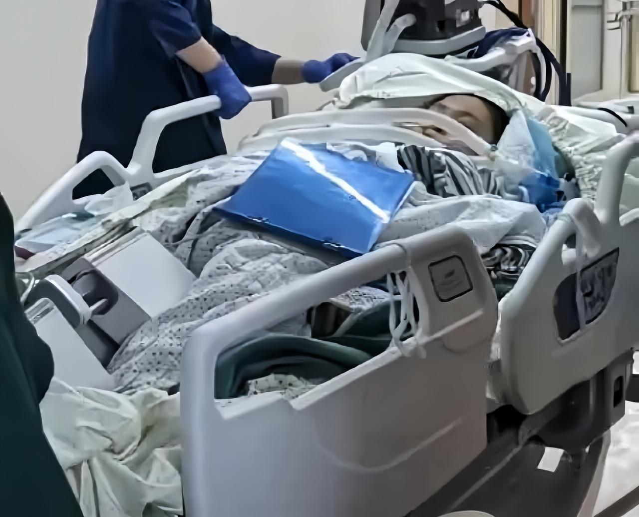 散步踩破旧壶竟丧命！52岁阿姨遭氢氟酸袭击，多院抢救无效
 
近日，杭州一位52