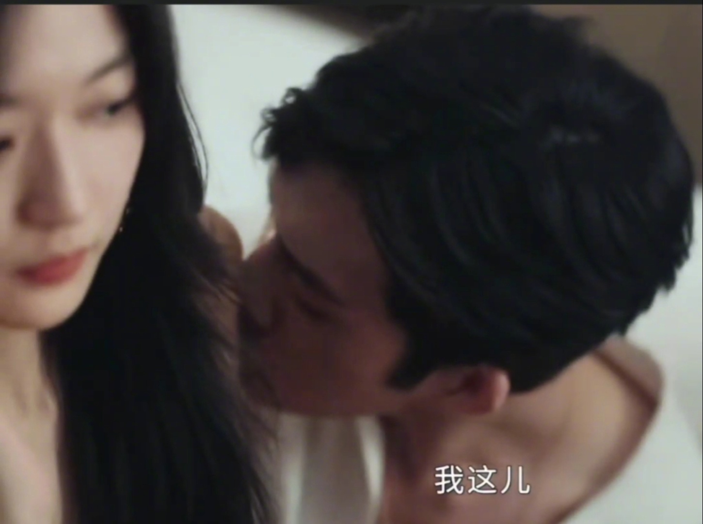 亲胳膊这下子，栾念你老吃家了……有亲密戏指导就是了不起哈[流鼻血][么么哒][馋