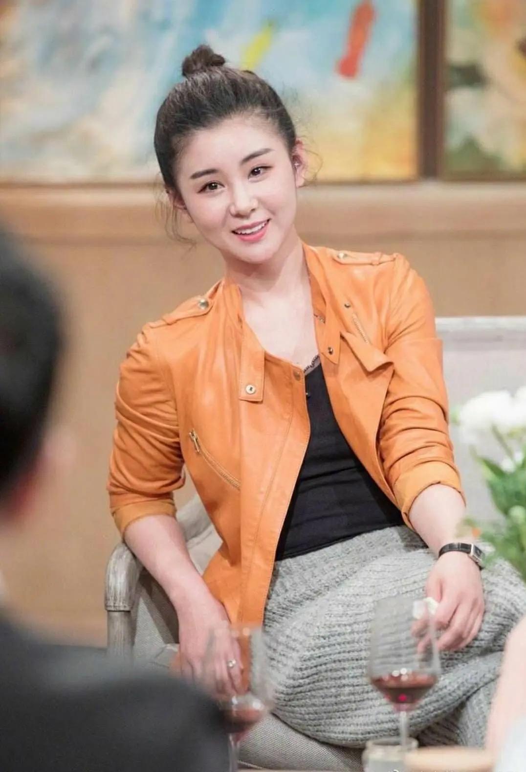 李小萌，一张娃娃脸，这张脸太让人羡慕
