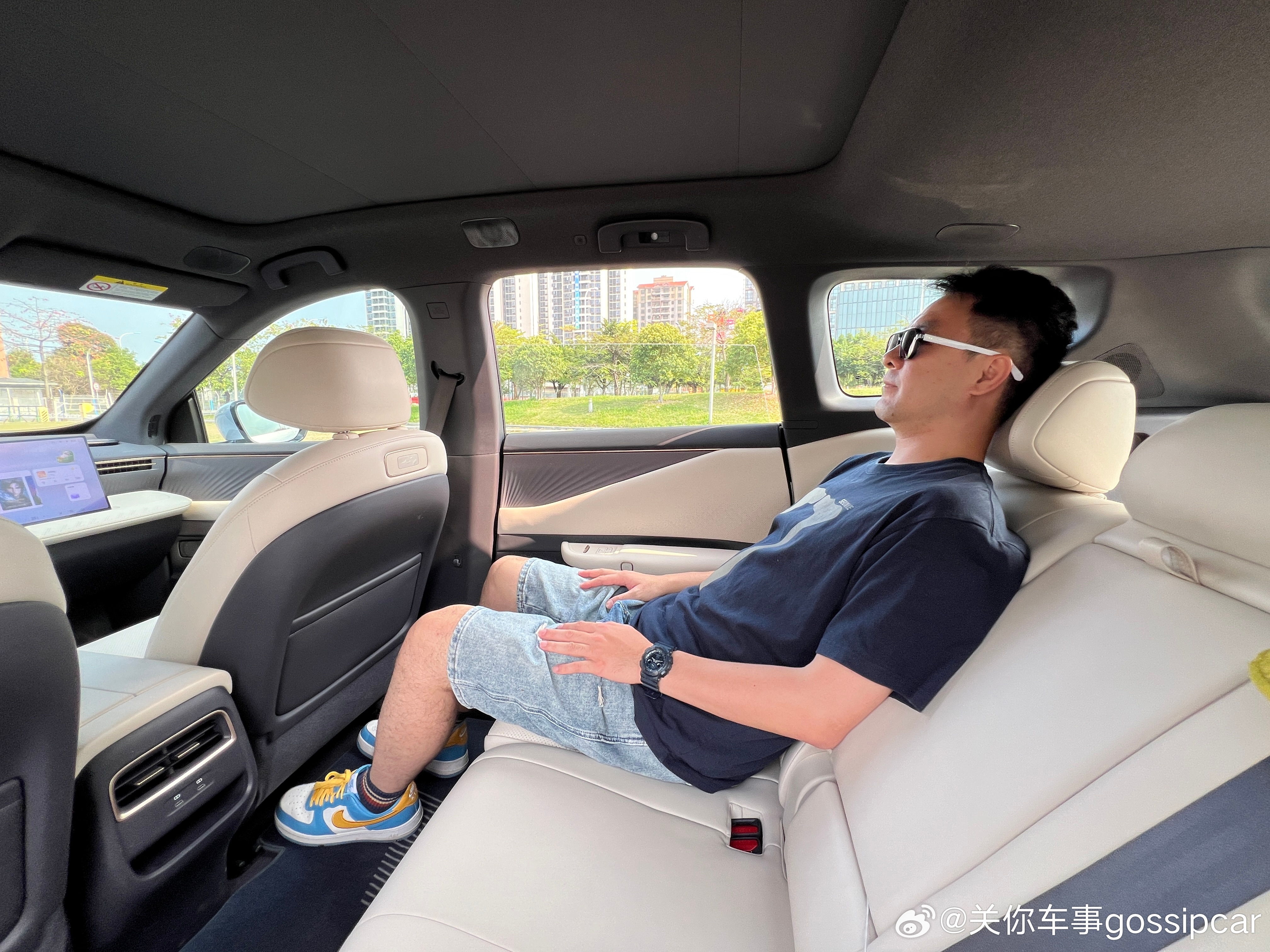 抢先试了试东风日产N8X，不得不说，空间大得离谱。难怪大家都说N8X顶流空间百试