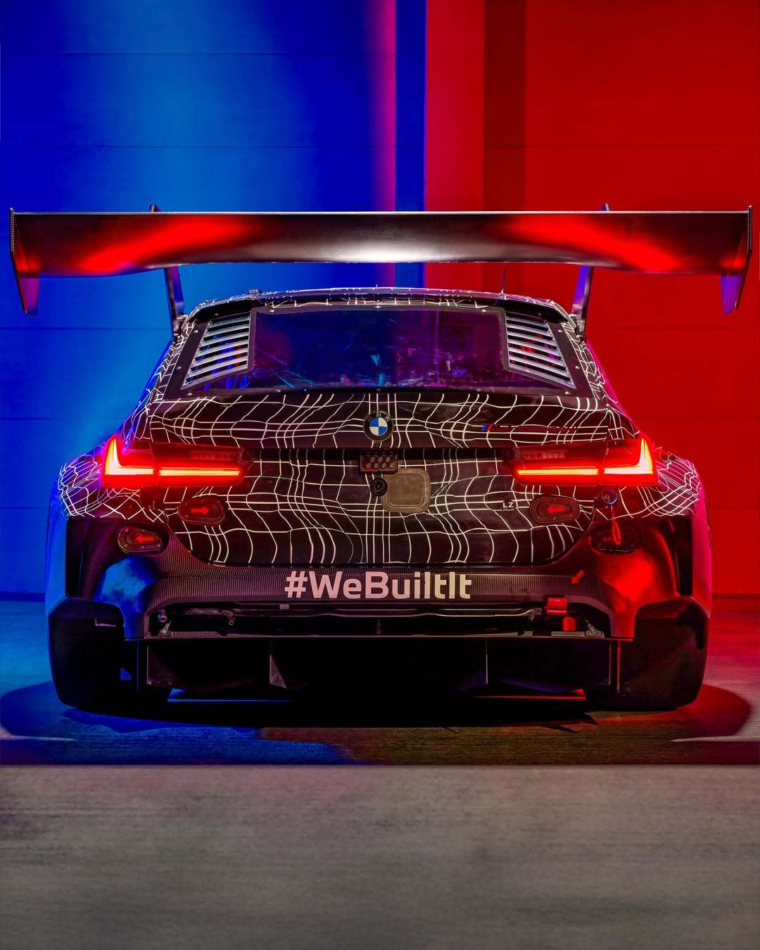 一天一张文艺照 宝马真把去年愚人节发的一辆M3 Touring的GT3赛车造出来