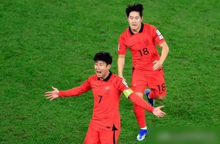 董路说，日本的足球到头了这个不好说；但董路说韩国的足球到头了，这还真有可能。
